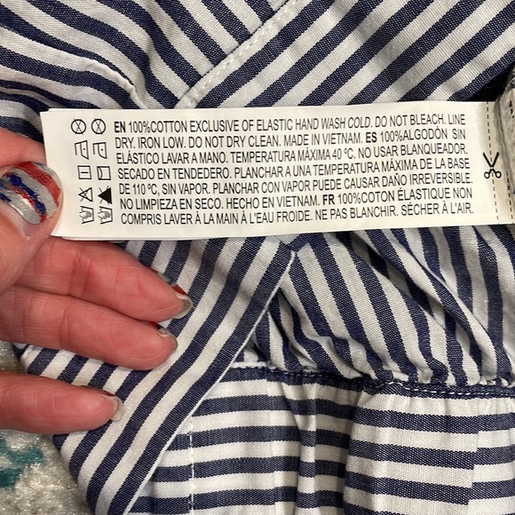 Forever 21 contemporary 100% cotton Striped Crop top with full button front - Picture 4 of 6